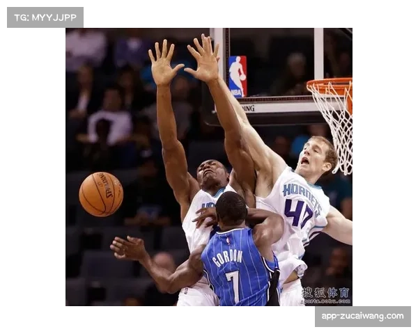 战术博弈：魔术与黄蜂比赛中，双方针对“Floppy”战术进行了多次针对性调整